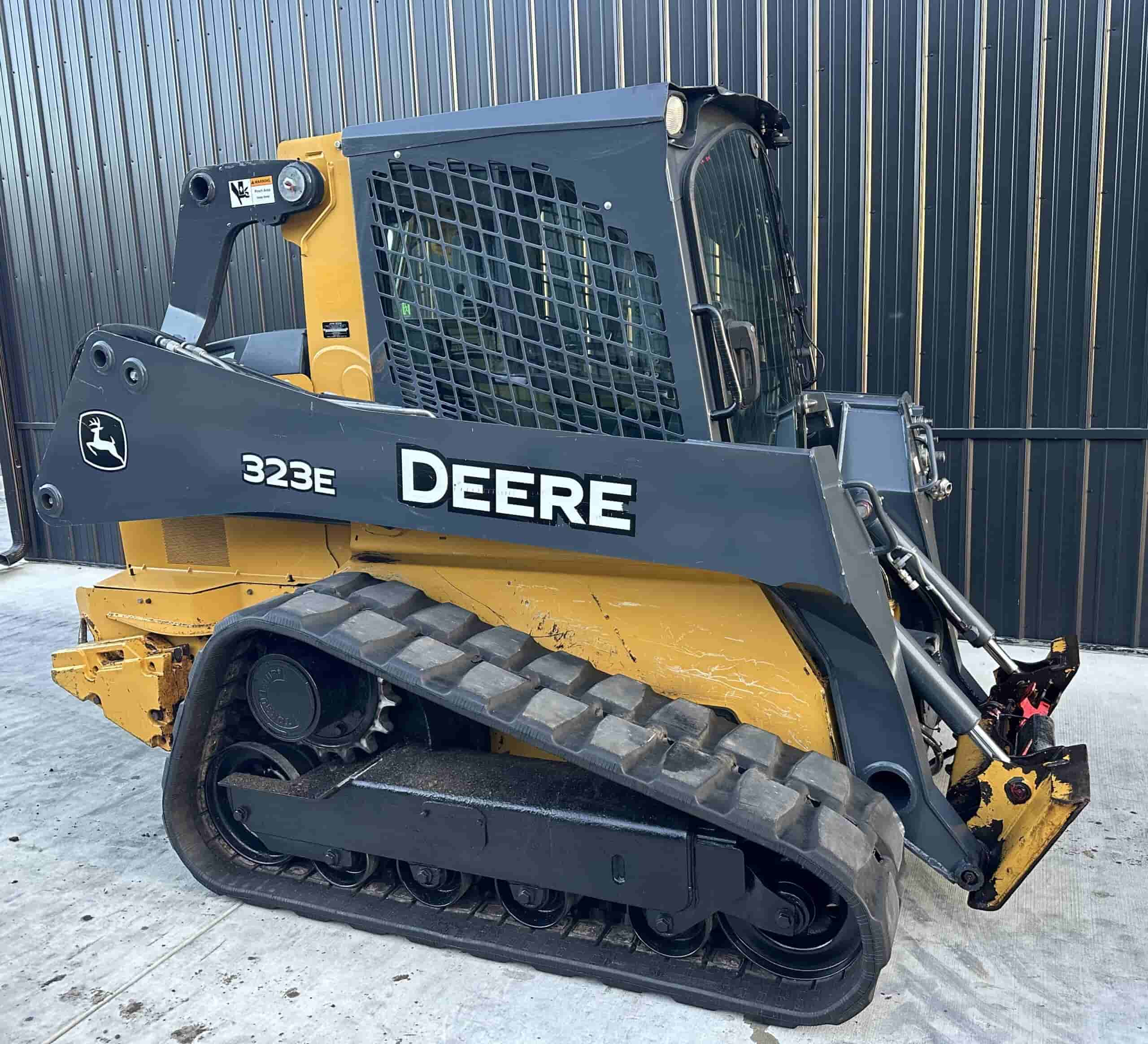 2016 John Deere 323E
